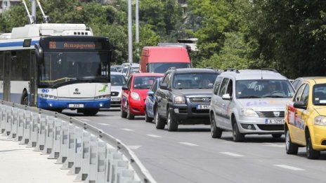 Автобус и кола са се ударили във Варна, четирима са пострадали