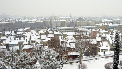 Човек загина при силния снеговалеж във Франция