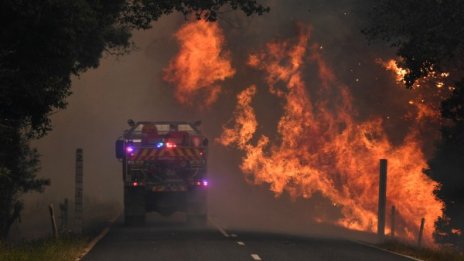 Десетки горски пожари бушуват в Австралия