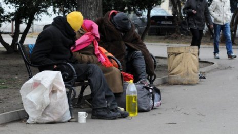 Заради студа: Приютите за хора без дом - препълнени