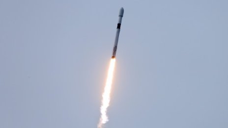 Космическият кораб на SpaceX полетя към МКС