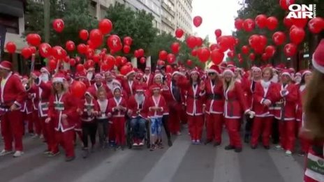 Празничният дух по света: Дядо Коледа и баварски кукери