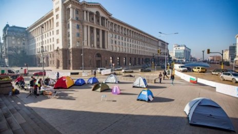 След срещата при премиера: Медсестрите вдигат палатковия лагер пред МС