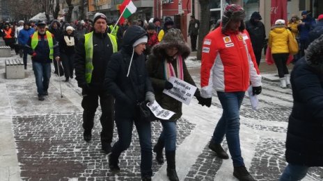 За да ги чуят: Перничани местят протеста заради водата в София