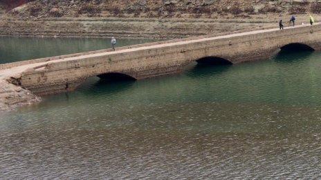 Воден режим и в Ботевград? Водата в язовира е само за 6 седмици 