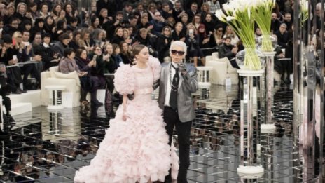 Година без Лагерфелд: Как са осиротелите Chanel, Fendi и KL?