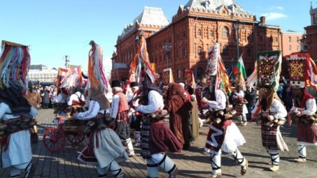 Кукери гонят злото на Червения площад в Москва 