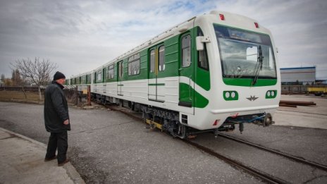 От старо ново: Ремонтираха метровлакове, тръгват до месец