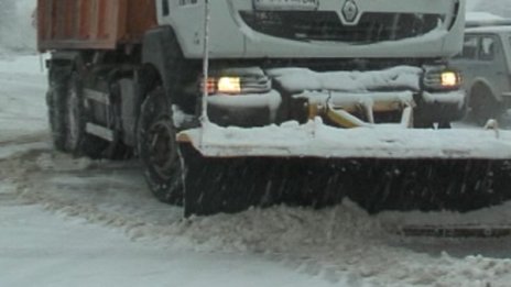 Силен сняг в София, два автобуса с деца са закъсали на Витоша