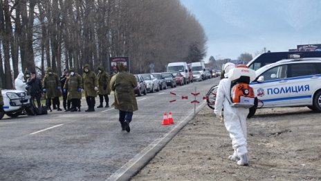 200 туристи на улицата в Банско, освободени служители също