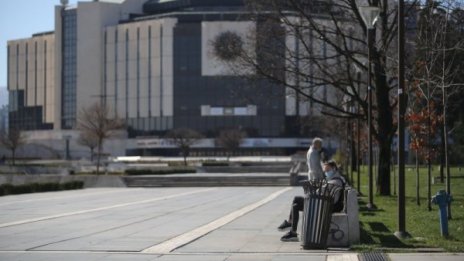 Ананиев нареди: Всички с маски на обществени места