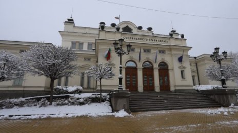 Депутатите с извънредни заседания в петък и понеделник