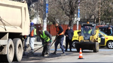 Времето се затопли, време е за нови ремонти в София!