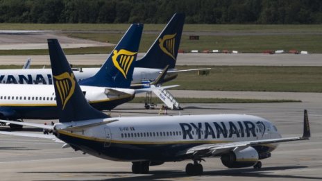 Ryanair няма да лети, ако се въведе социална дистанция в самолетите