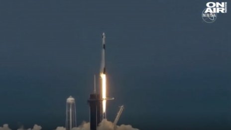 Мисията на НАСА и SpaceX беше сравнена със стъпването на Луната