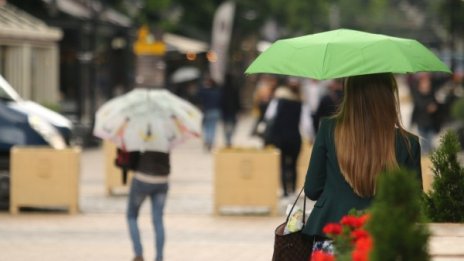 Времето днес: Преди обяд слънце, после на места дъжд