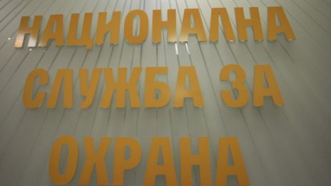 Паркиран автомобил на НСО е леко ударен от микробус 