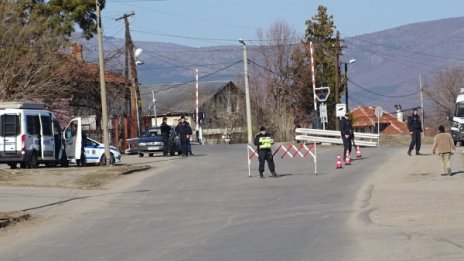 Роми от кв. "Изток" в Кюстендил излизали през тайни изходи