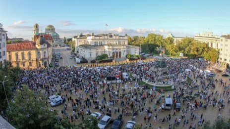 Протестът в кадър: Ден 12, центърът на София е блокиран