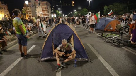 Блокада в София, разпънаха палатки на Орлов мост