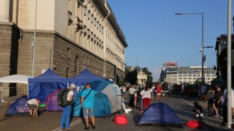 Протестът в Ден 25: Блокадите на ключови кръстовища остават