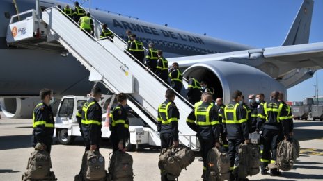 Десетки държави изпратиха помощ в опустошения Бейрут