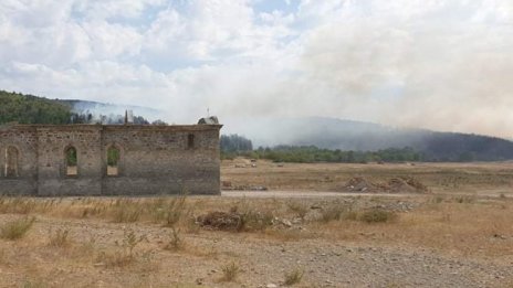 Локализиран е пожарът край язовир "Жребчево"