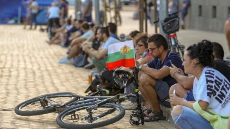 Протест за 33-и ден: Блокадите пред МС и Орлов мост остават