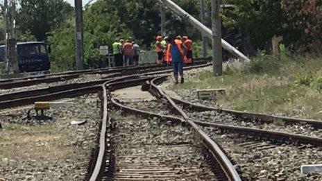 Влак блъсна лек автомобил край плевенско село