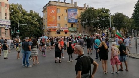 Протестиращите във Варна блокираха още едно кръстовище