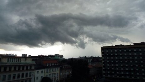 Слънчево, над Западна България ще превали и прегърми