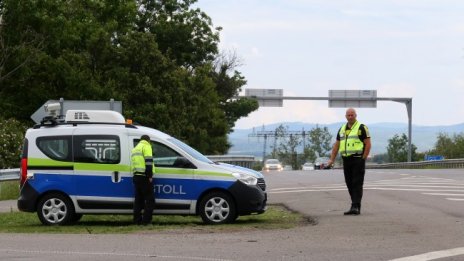 Семейство отнесе глоба 10 минути, след като си купили винетка