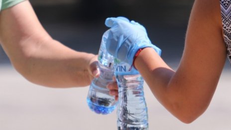 В Ловеч раздават безплатно вода на гражданите