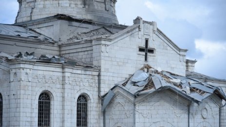 Ракета унищожи историческа арменска катедрала в Нагорни Карабах