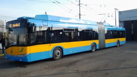 Жена от Враца заплаши с пистолет бременна в тролей 