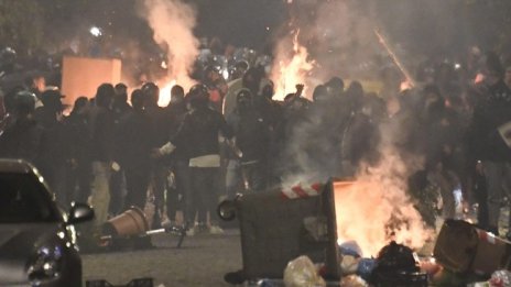 Сблъсъци с полицията при протест срещу ограниченията в Неапол