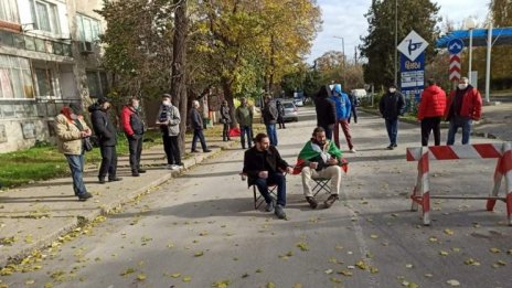 Граждани блокират ГКПП в Силистра за втори ден 