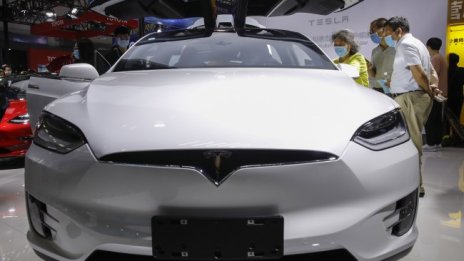 За пореден път Tesla уби човек, сама започнала да ускорява 