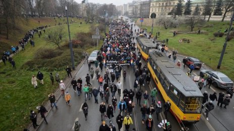 Не стихват протестите срещу забраната на абортите в Полша