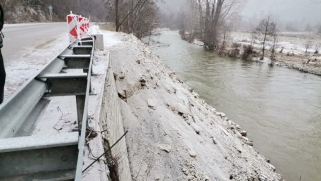 Борисов инспектира подкопания от водата път към Банско