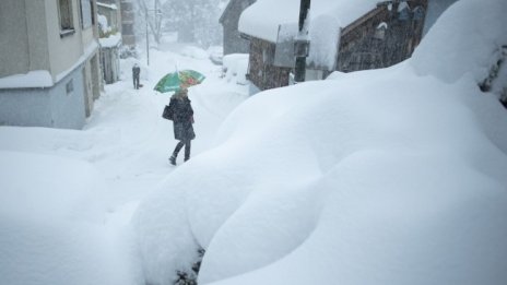 Двама загинаха при лавини в Швейцарските Алпи