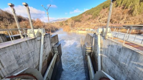 Плаващото сметище в р. Искър е напълно разчистено