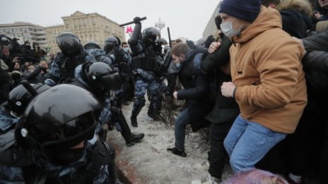 Стотици задържани на протестите в подкрепа на Навални в цяла Русия 