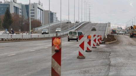 Над час чакане на светофара на "Самоковско шосе" заради ремонт