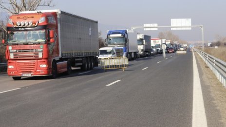 Полиция и ДАИ засилват проверките на рейсове и камиони