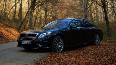 Как се държи 15-годишен Mercedes на магистрала без ограничения?