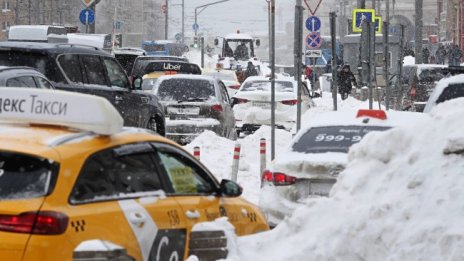 Москва блокирана от снежна буря и силен студ