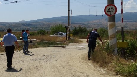 Млада жена в критично състояние, блъсна я влак край Скутаре