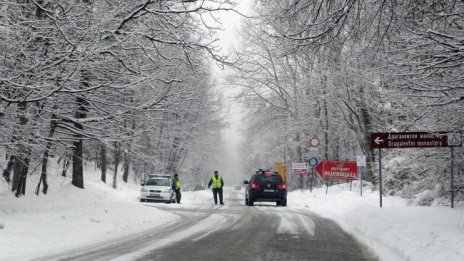 Силен снеговалеж затвори пътя между Драгалевци и Алеко 