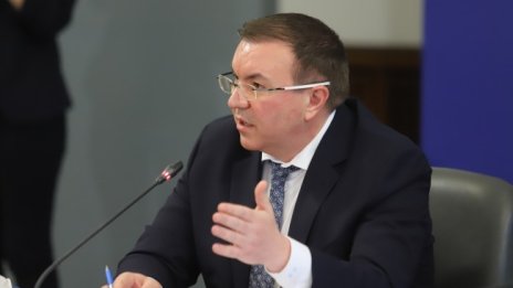 Костадин Ангелов: Нека хората проявят малко самоконтрол,